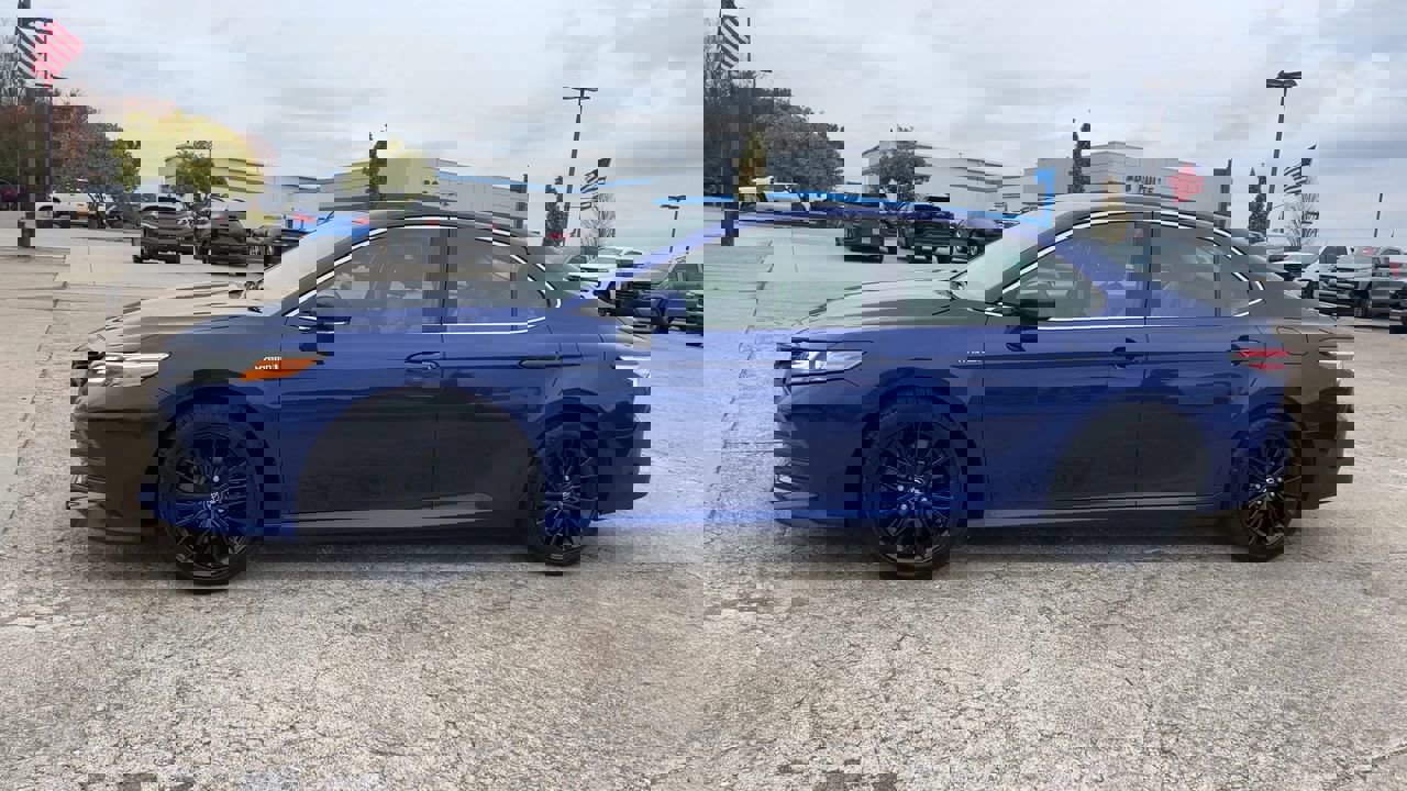 2018 Toyota Camry Hybrid XLE photo 3