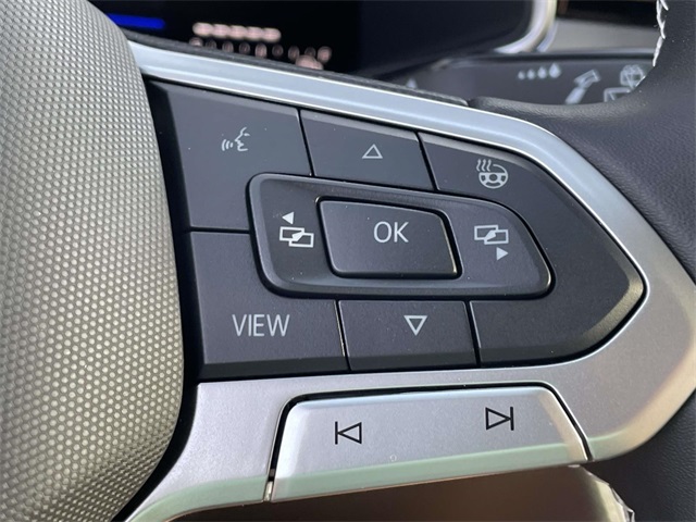 2025 Volkswagen Taos SE photo 16