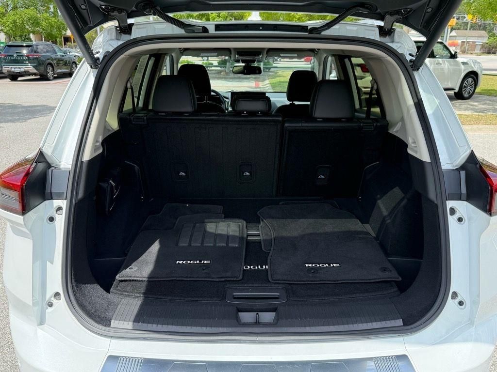2024 Nissan Rogue SL photo 11