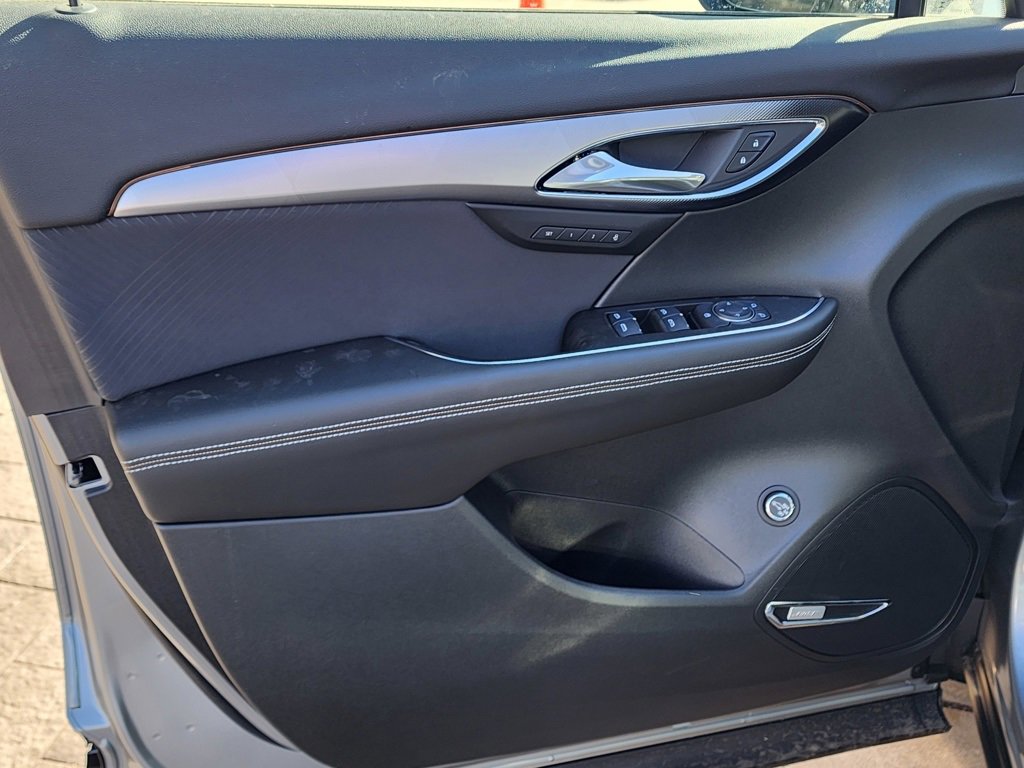 2025 Buick Envision Sport Touring photo 9