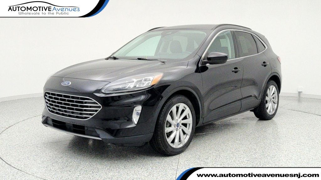 2021 Ford Escape Titanium's photo