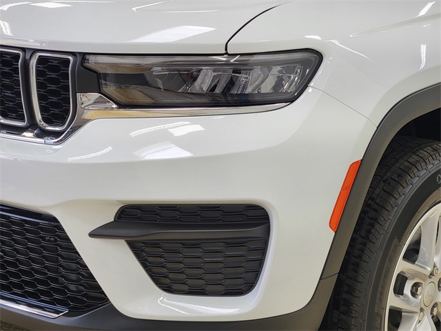 2025 Jeep Grand Cherokee Laredo X photo 9