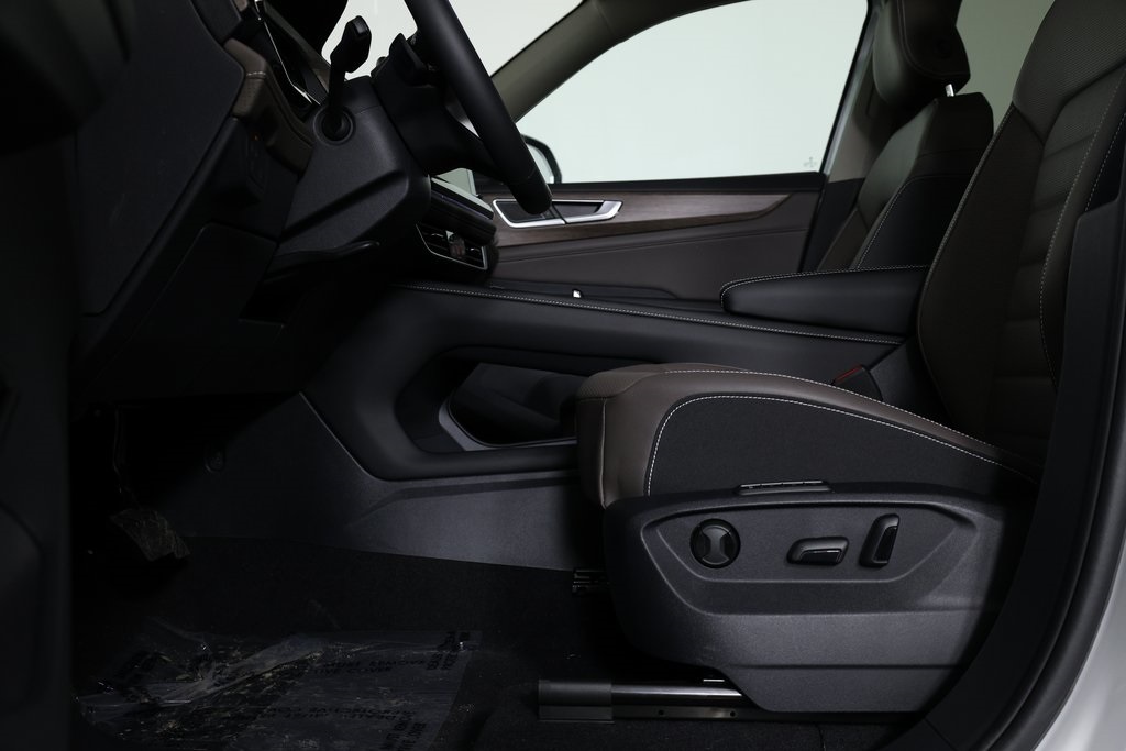 2025 Volkswagen Atlas SEL photo 4