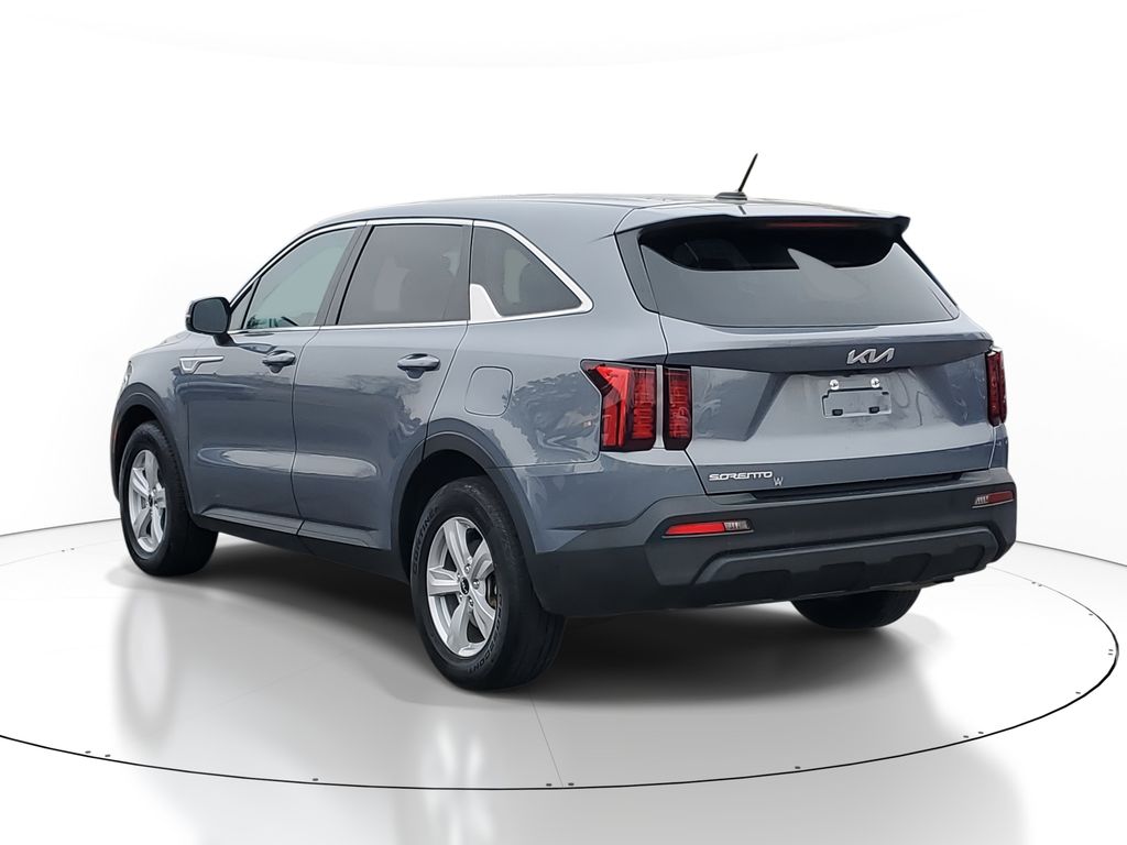 2023 Kia Sorento LX photo 3