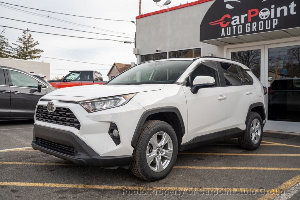 2019 Toyota RAV4 XLE's photo