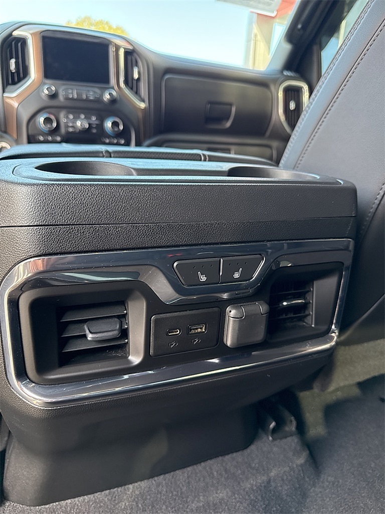 2020 Chevrolet Silverado 1500 High Country photo 14