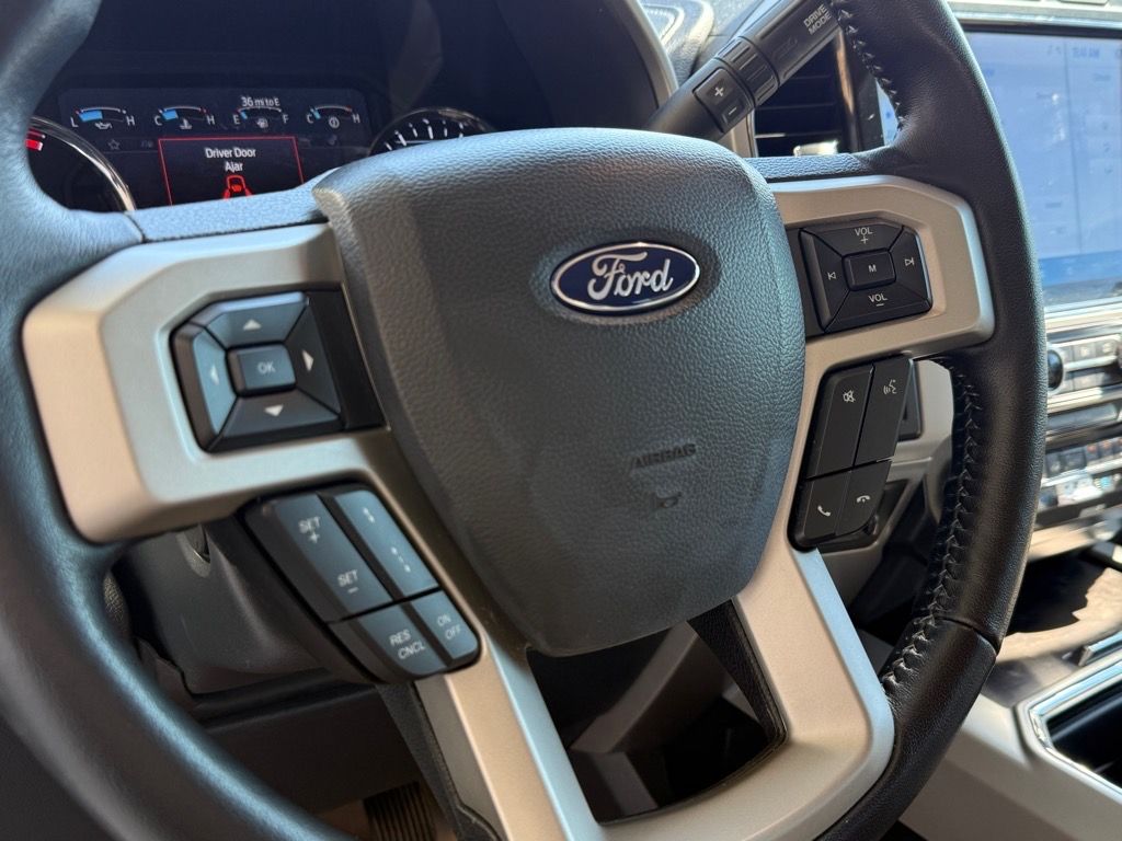 2022 Ford F-350 Lariat photo 14