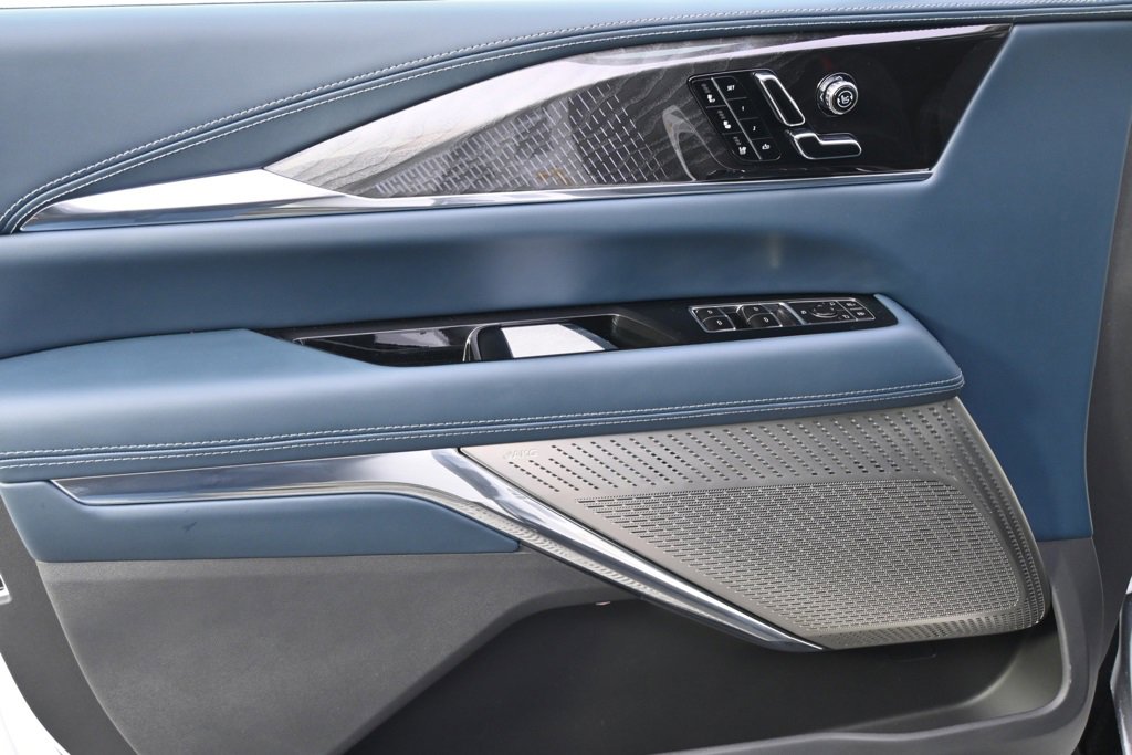 2025 Cadillac Escalade IQ Luxury photo 14