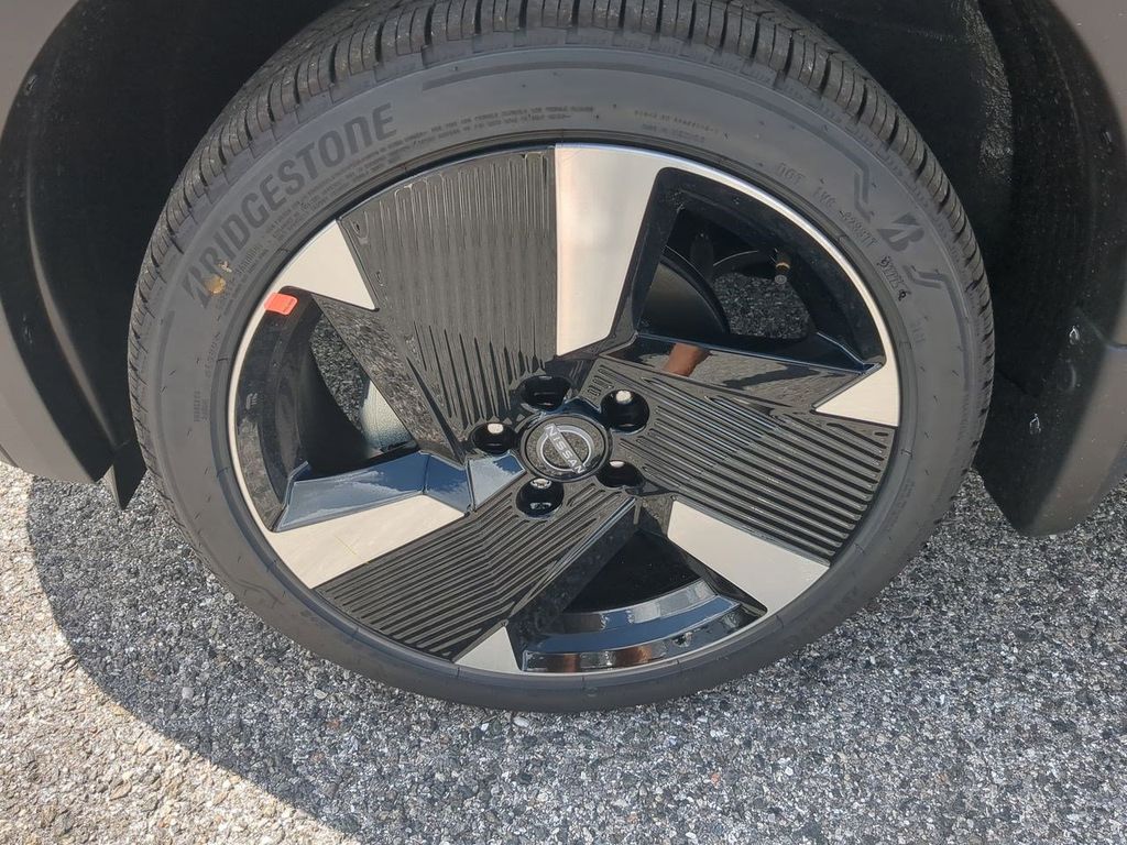 2025 Nissan Kicks SR photo 9