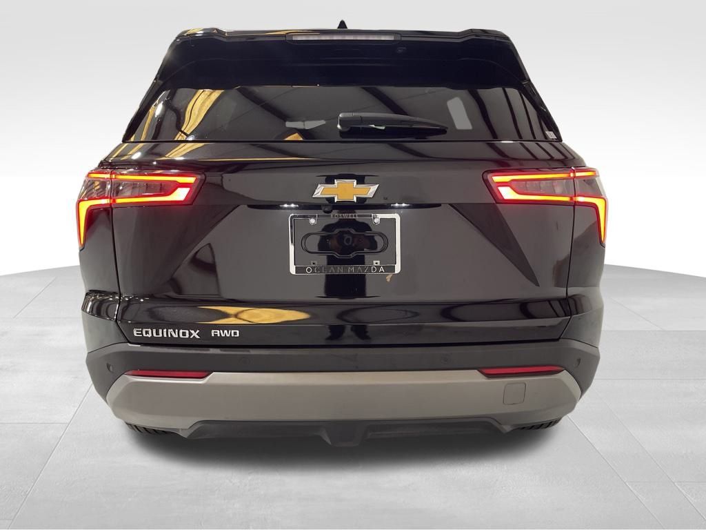 2025 Chevrolet Equinox LT photo 4