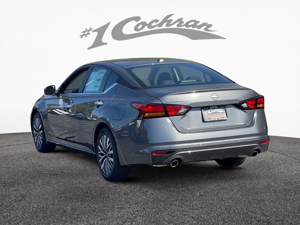 2025 Nissan Altima SV photo 4