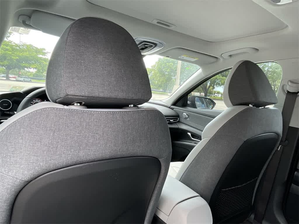 2024 Hyundai Elantra Limited photo 12