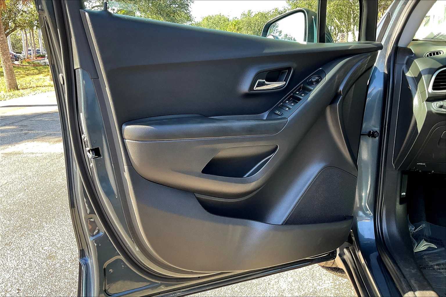 2021 Chevrolet Trax LT photo 21
