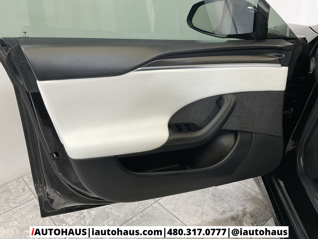 2023 Tesla Model S Plaid photo 32