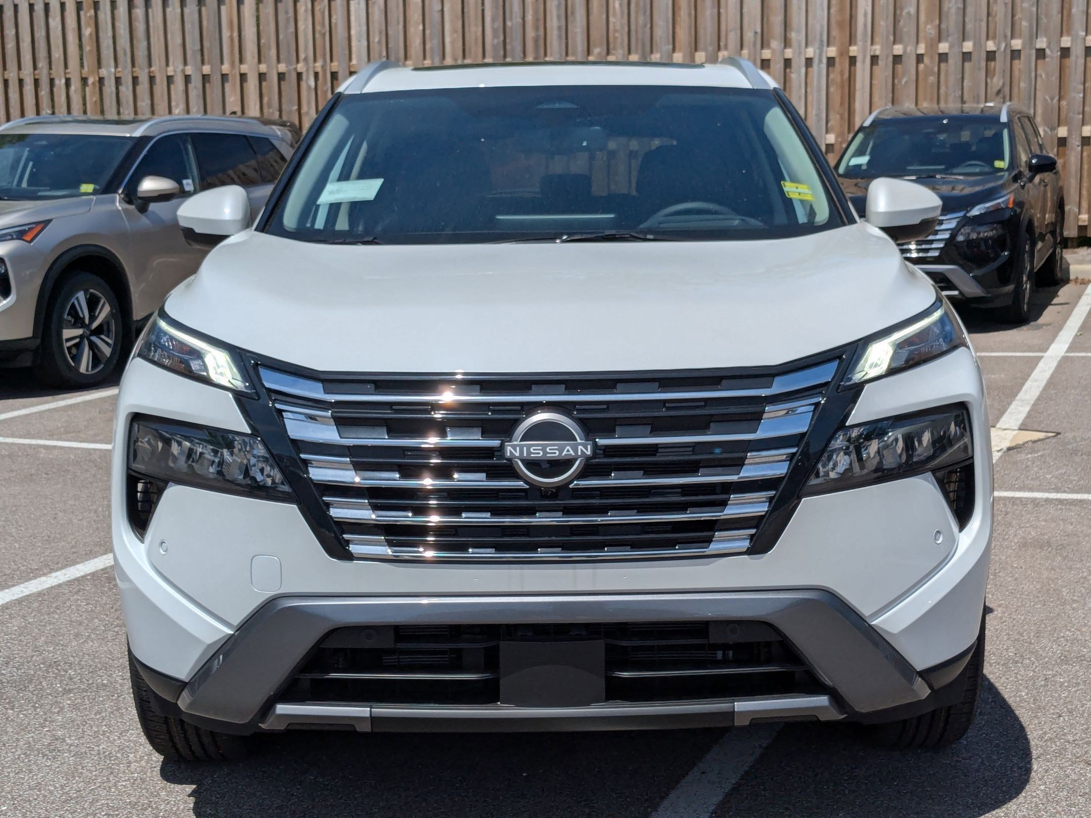 2025 Nissan Rogue SL photo 4