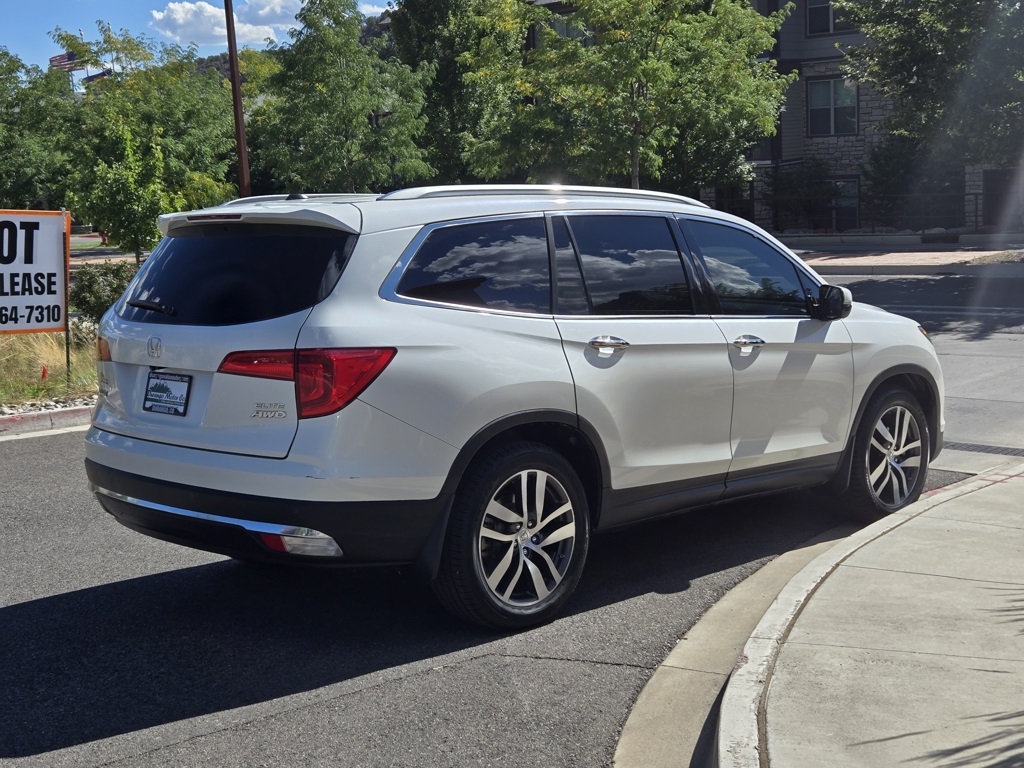 2017 Honda Pilot Elite photo 5