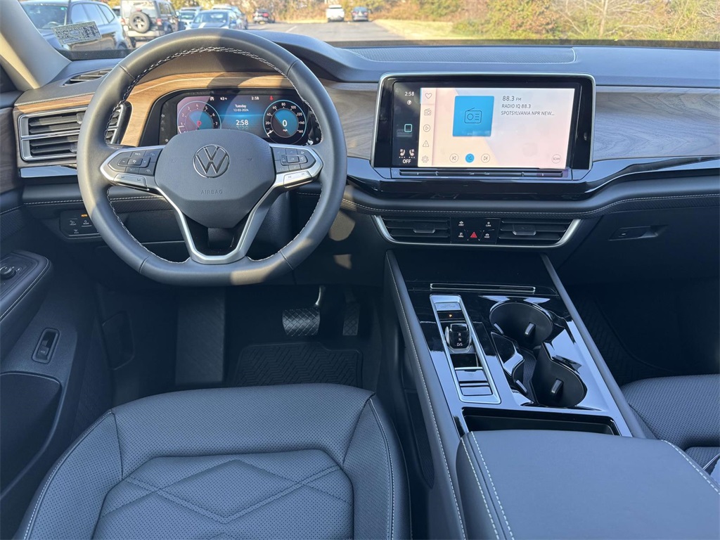 2025 Volkswagen Atlas SE Technology photo 2
