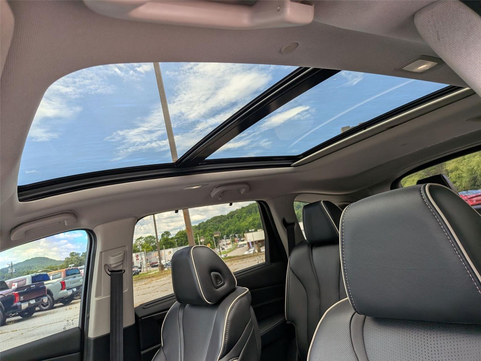 2022 Acura MDX Advance photo 15