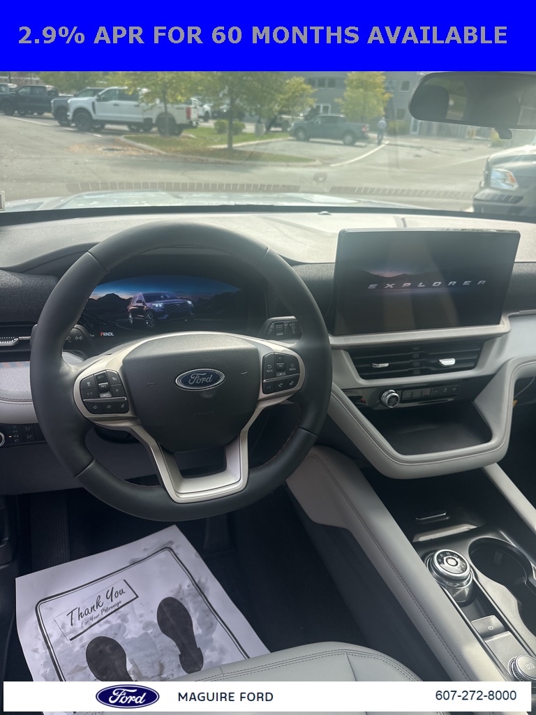 2025 Ford Explorer photo 14