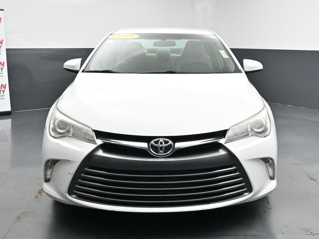 2015 Toyota Camry LE photo 3