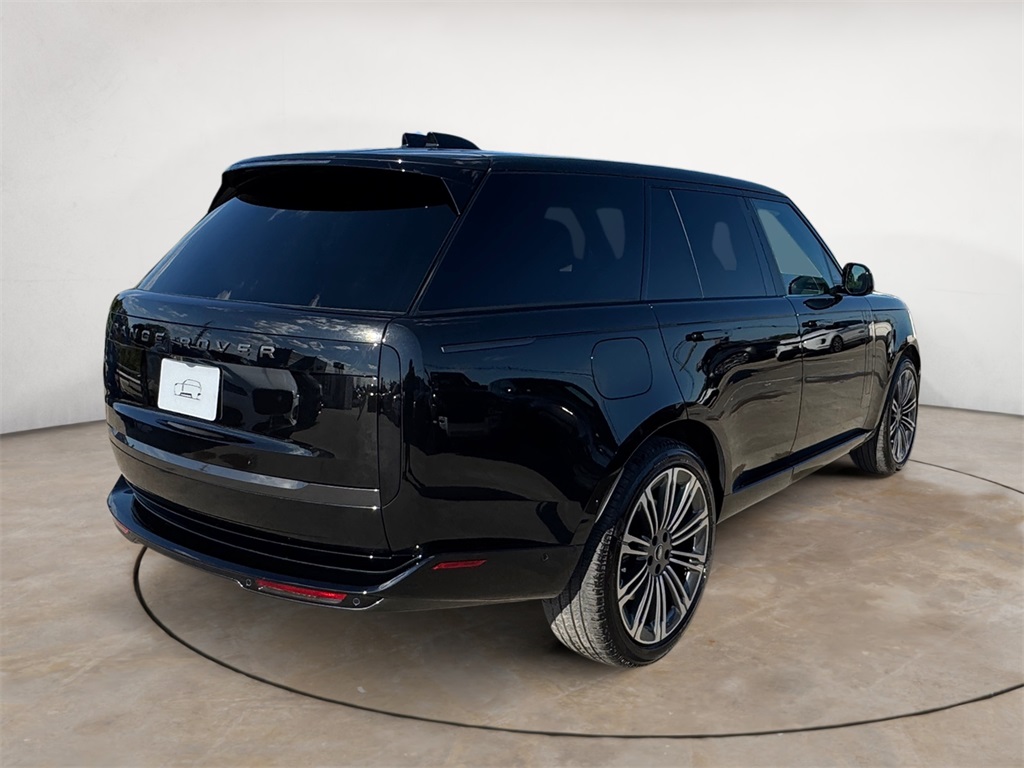 2025 Land Rover Range Rover SE photo 5