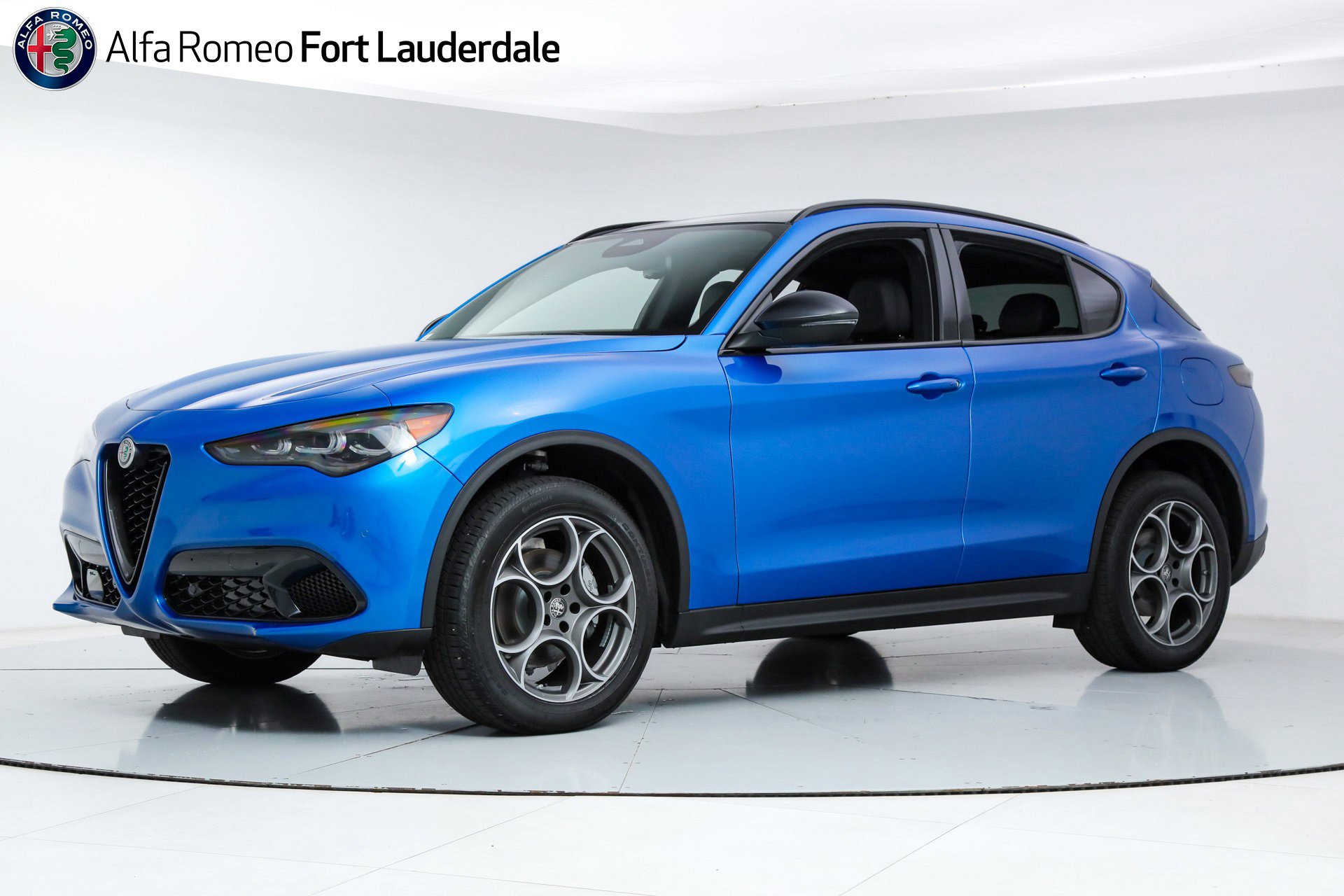 2025 Alfa Romeo Stelvio Base's photo