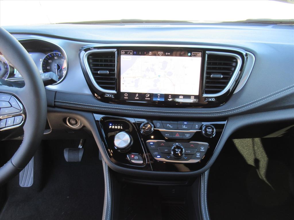 2026 Chrysler Pacifica Limited photo 20