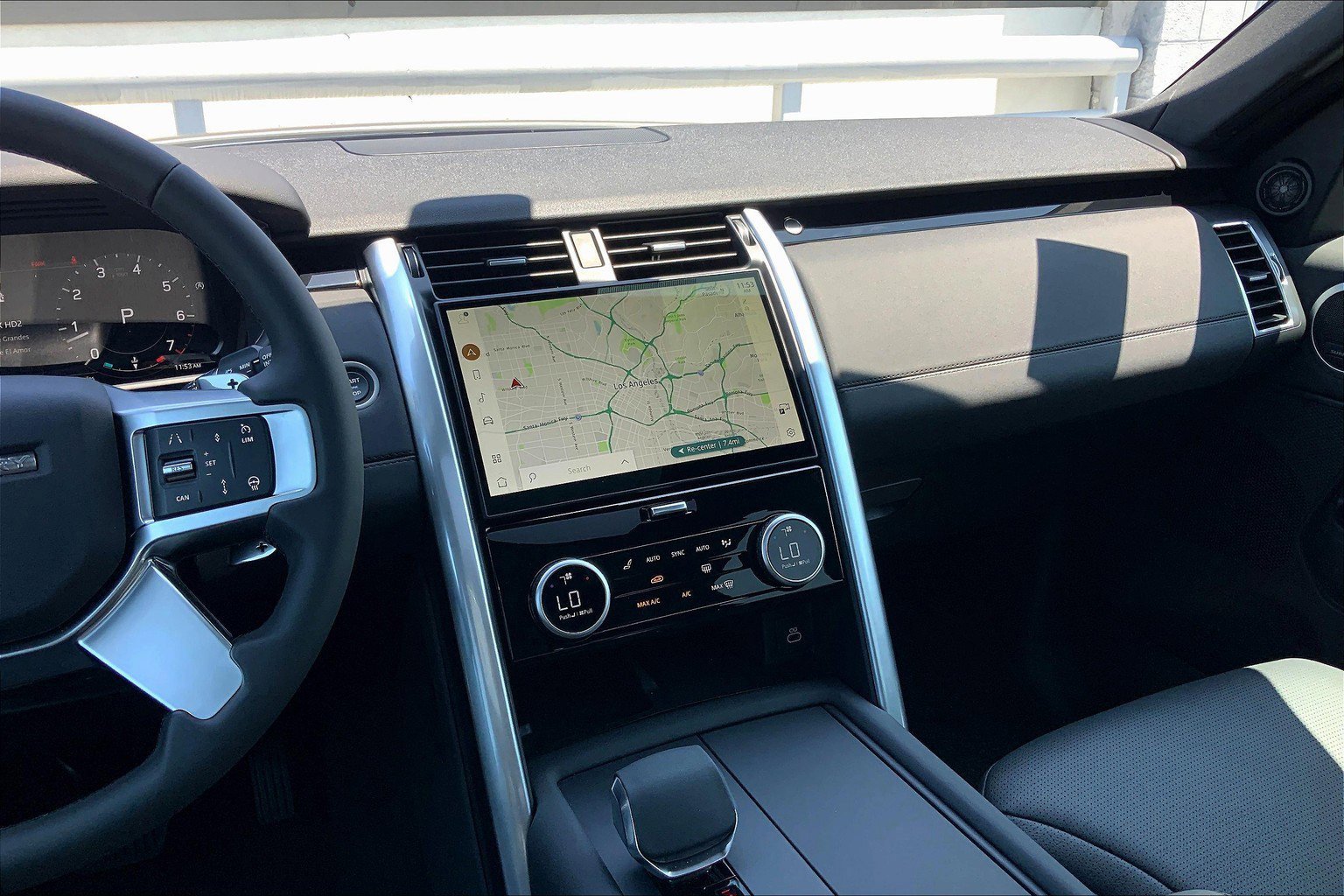2025 Land Rover Discovery S photo 6