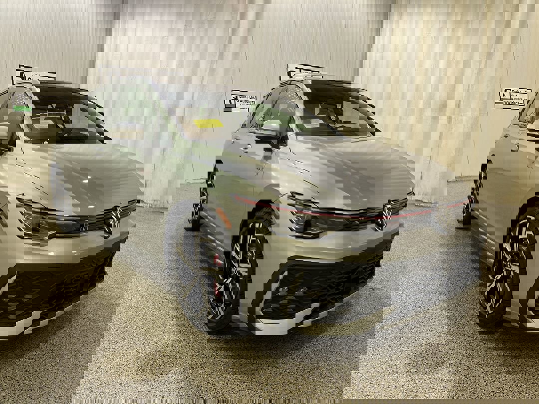 2025 Volkswagen Golf GTI SE's photo