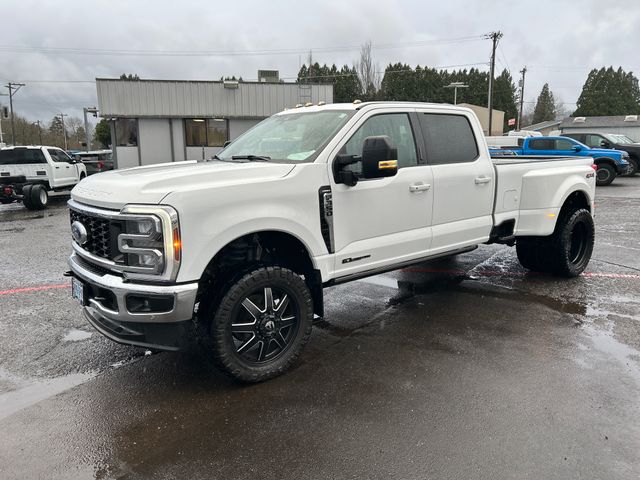 2024 Ford F-350 Super Duty Lariat's photo