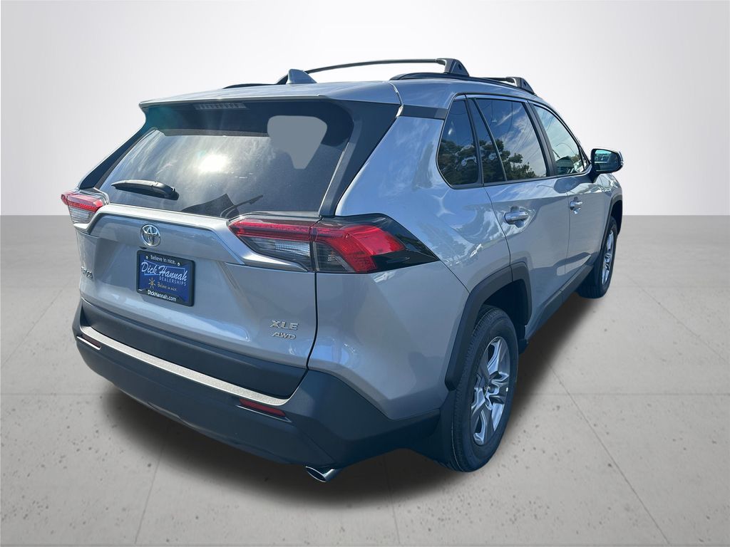 2025 Toyota RAV4 XLE photo 7