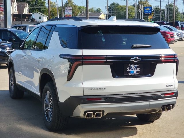 2026 Chevrolet Traverse photo 4