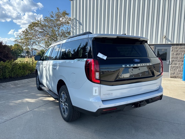 2025 Ford Expedition MAX photo 4