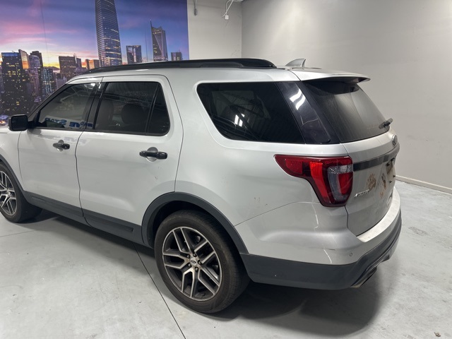 2016 Ford Explorer Sport photo 4