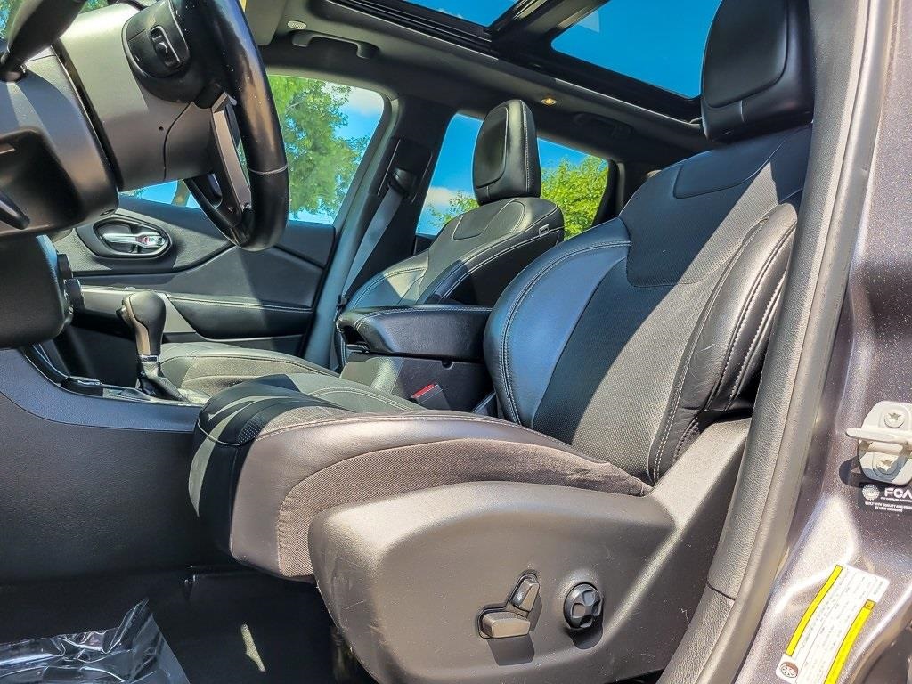 2021 Jeep Cherokee Latitude Lux photo 6