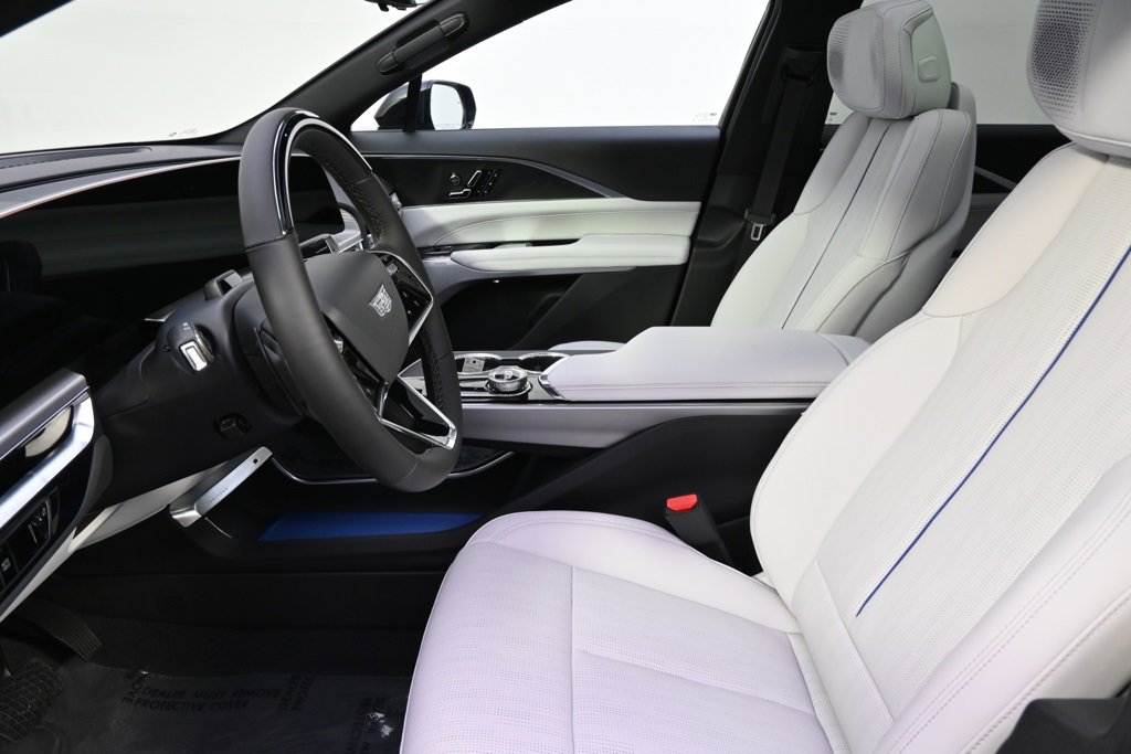 2025 Cadillac Lyriq Sport photo 13