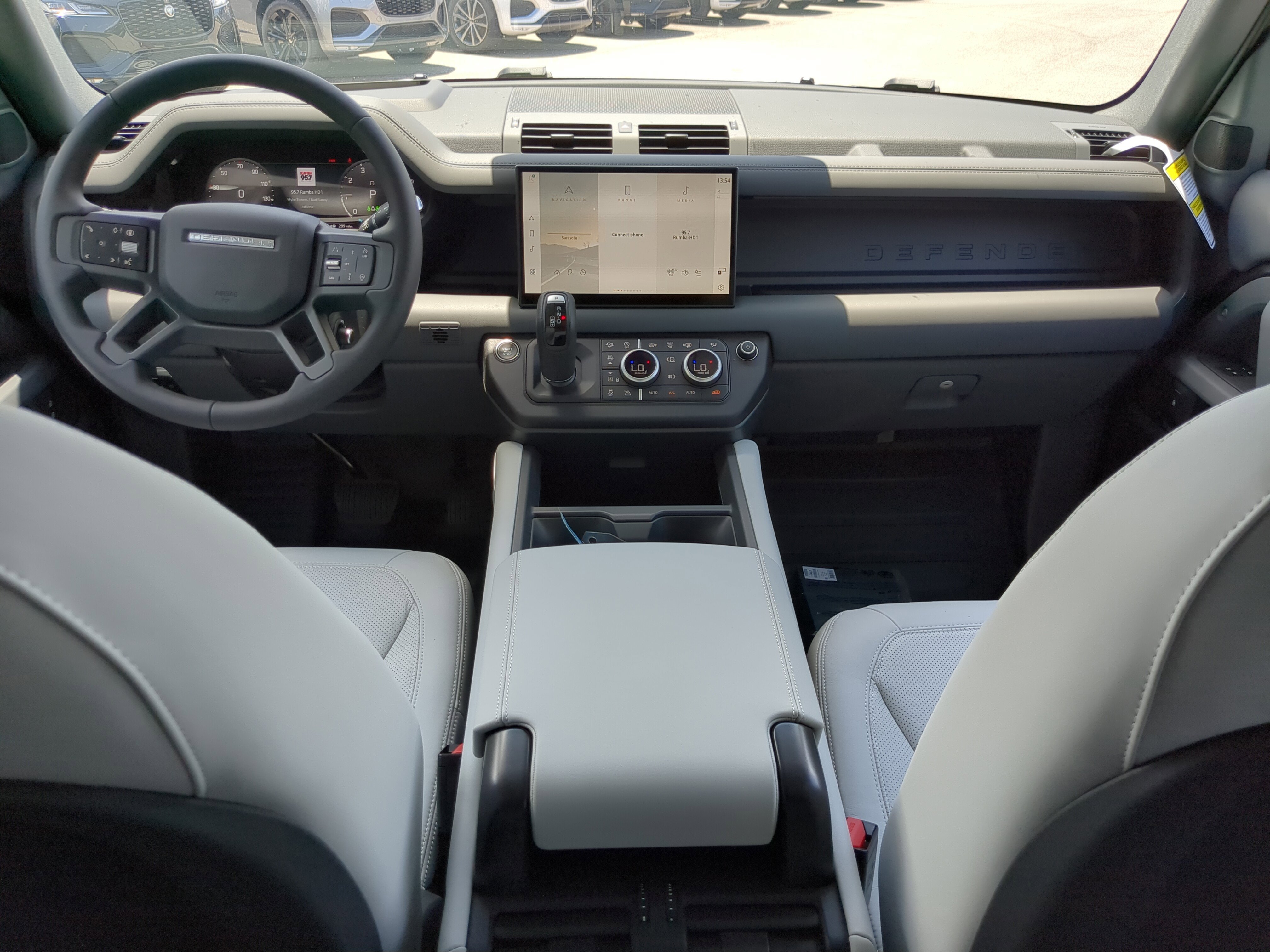 2025 Land Rover Defender 110 X-Dynamic SE photo 12