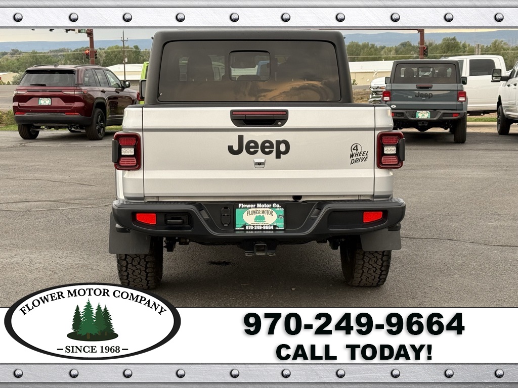 2024 Jeep Gladiator Willys photo 6