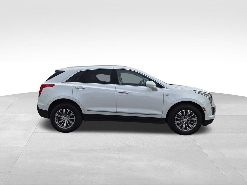 2018 Cadillac XT5 Luxury photo 2