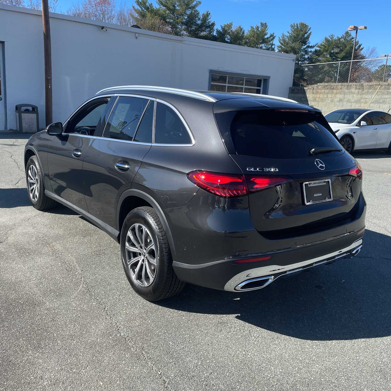 2025 Mercedes Benz GLC 300 4MATIC photo 3