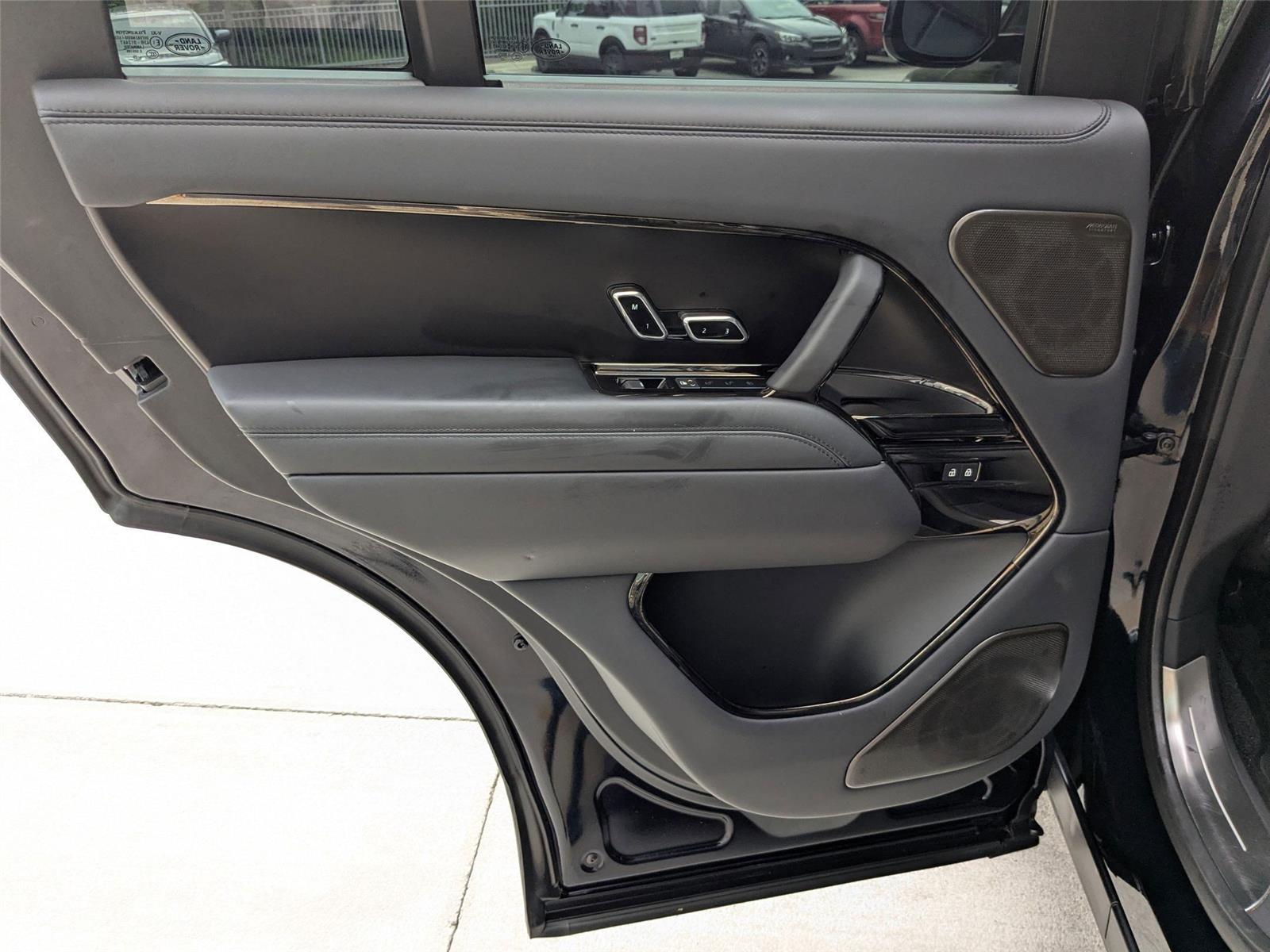 2024 Land Rover Range Rover SV photo 22