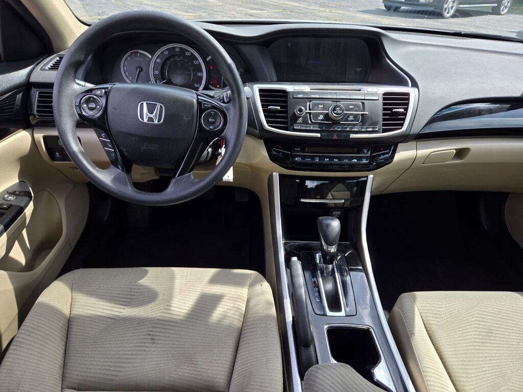 2017 Honda Accord LX photo 12