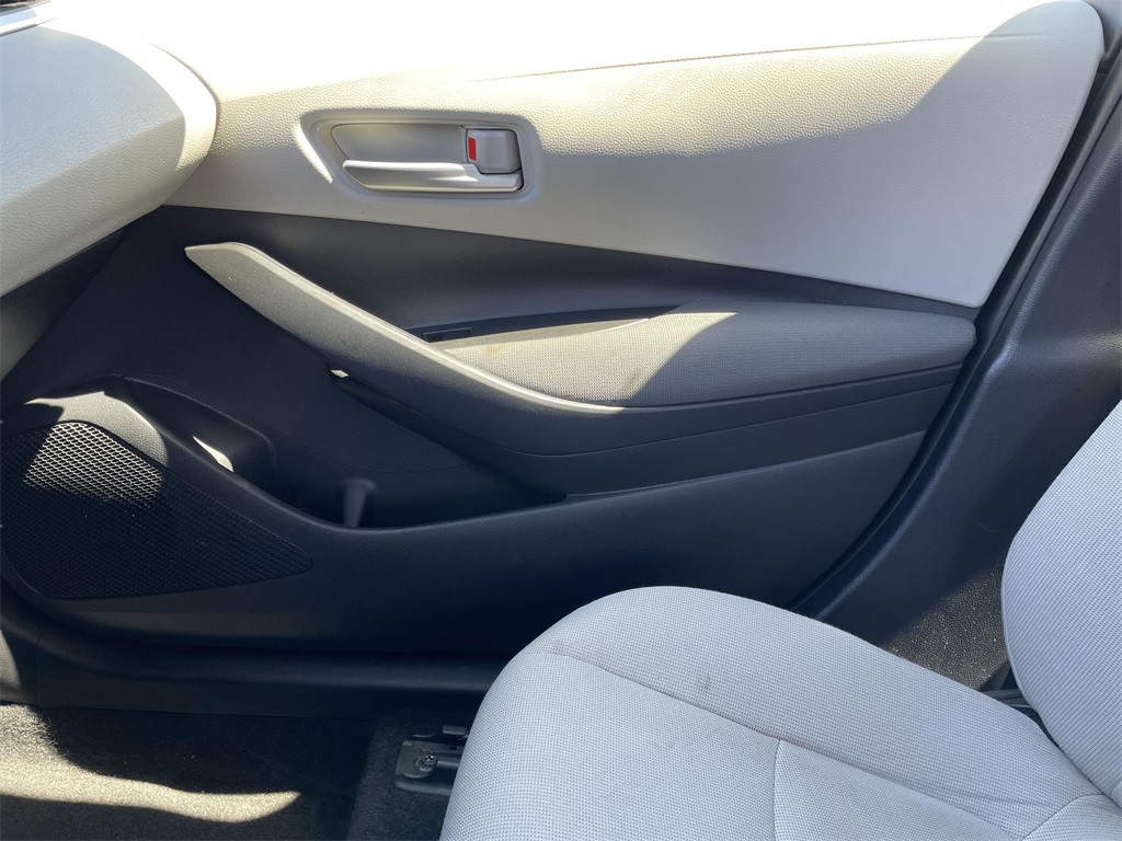 2021 Toyota Corolla LE photo 21