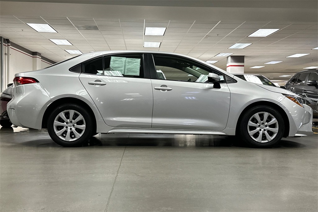 2023 Toyota Corolla LE photo 3