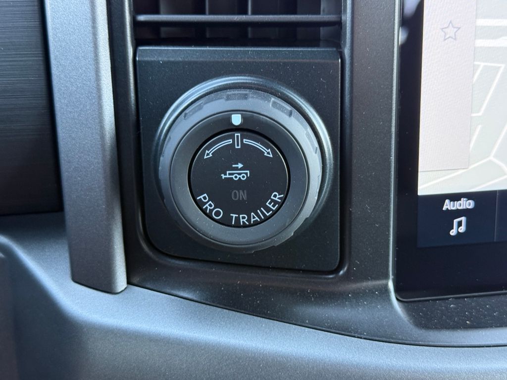 2025 Ford F-150 XLT photo 16