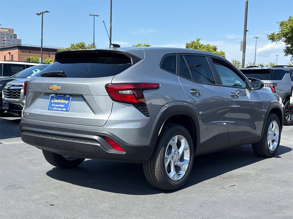 2026 Chevrolet Trax LS photo 5