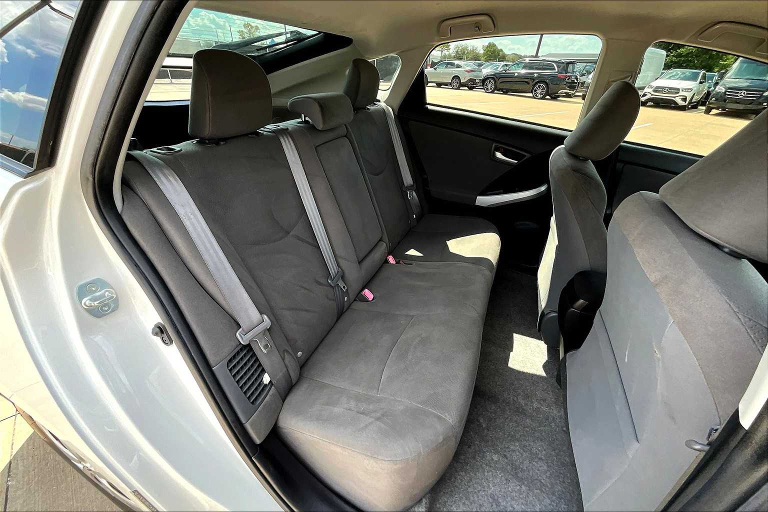 2014 Toyota Prius Two photo 18