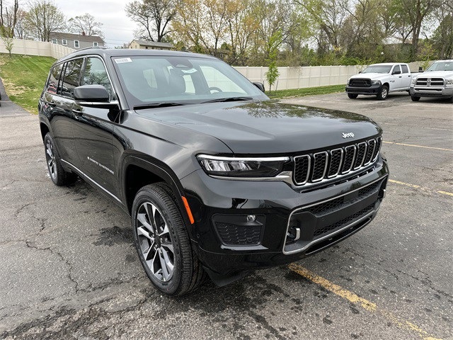 2025 Jeep Grand Cherokee Overland photo 3