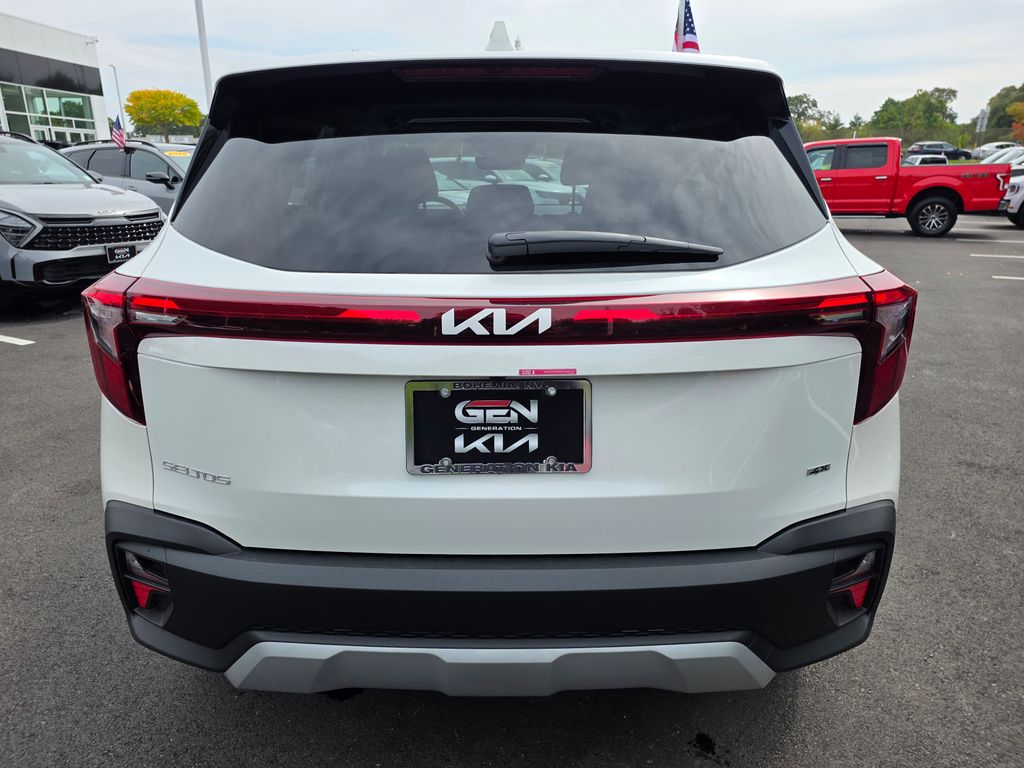 2025 Kia Seltos LX photo 23