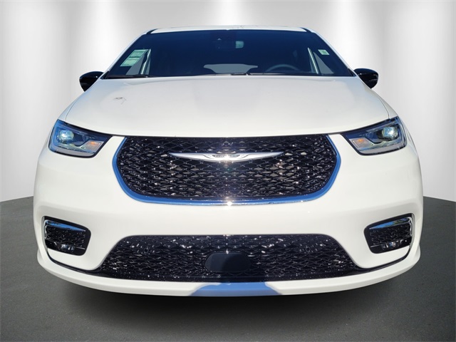 2026 Chrysler Pacifica photo 2